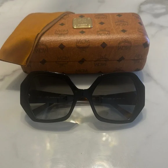 MCM | Accessories | Mcm Black Oversized Sunglasses With  display picture 3